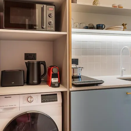 Apartment Vibrant W/ Parking Near Old *
